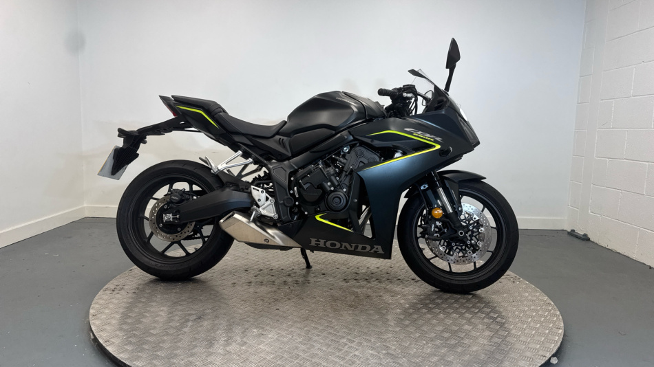 24MY Honda CBR650R E-Clutch